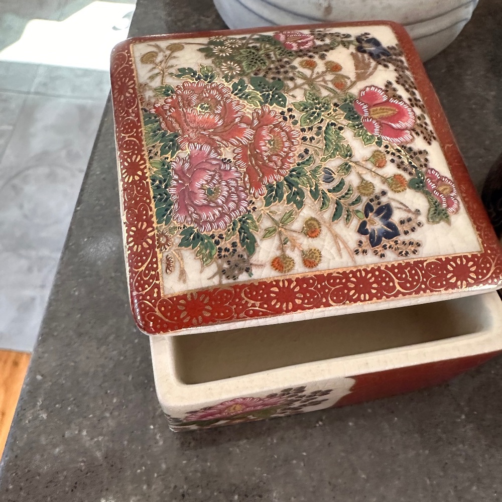 Vintage Japanese Satsuma porcelain square trinket box with a lid.